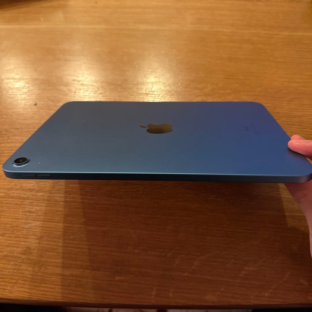 iPad （第10世代）Wi-Fiモデル　ブルー本体のみ、カバーフィルム装着済