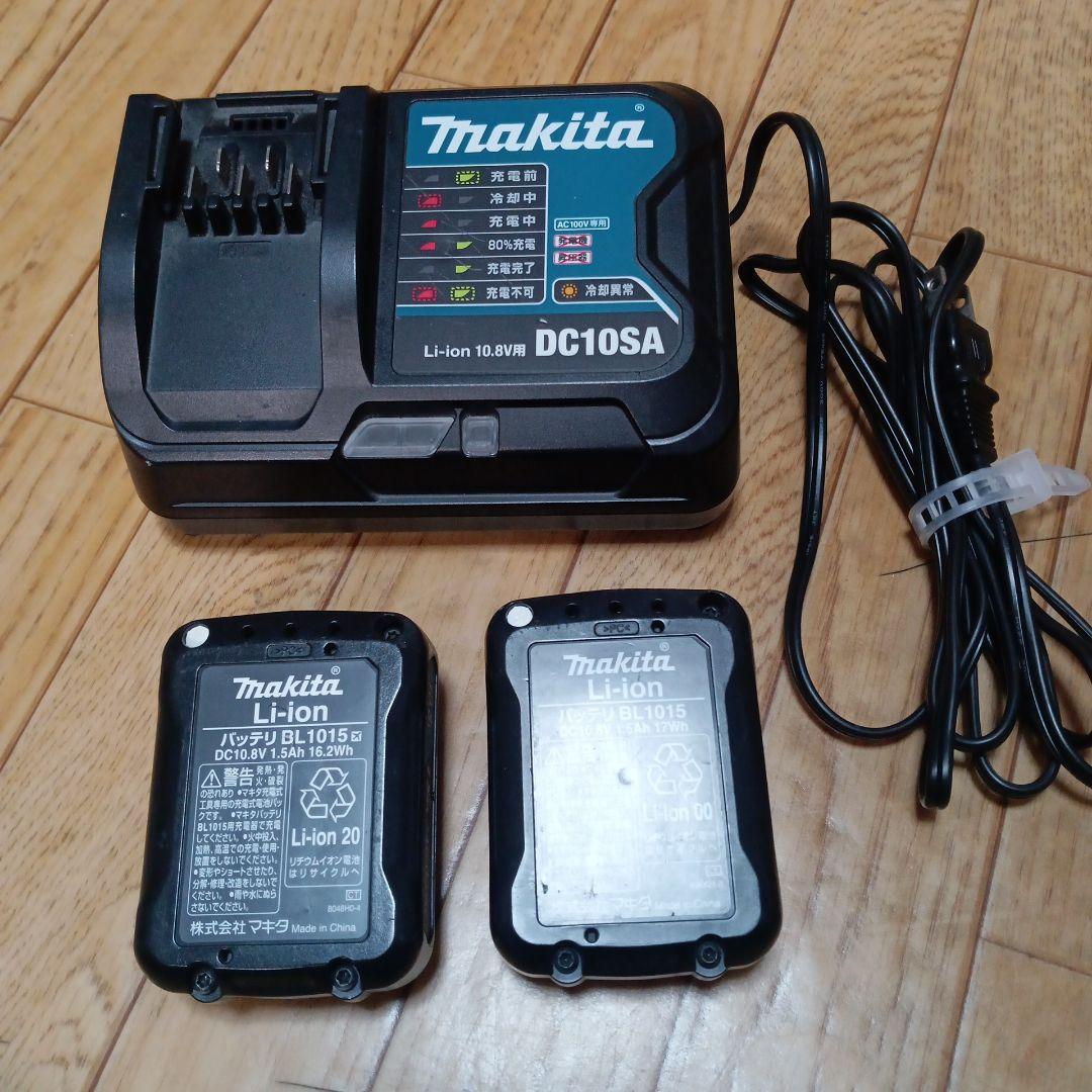 マキタ10.8V充電式クリーナCL106FDの２台セット純正バッテリ及び充電器付