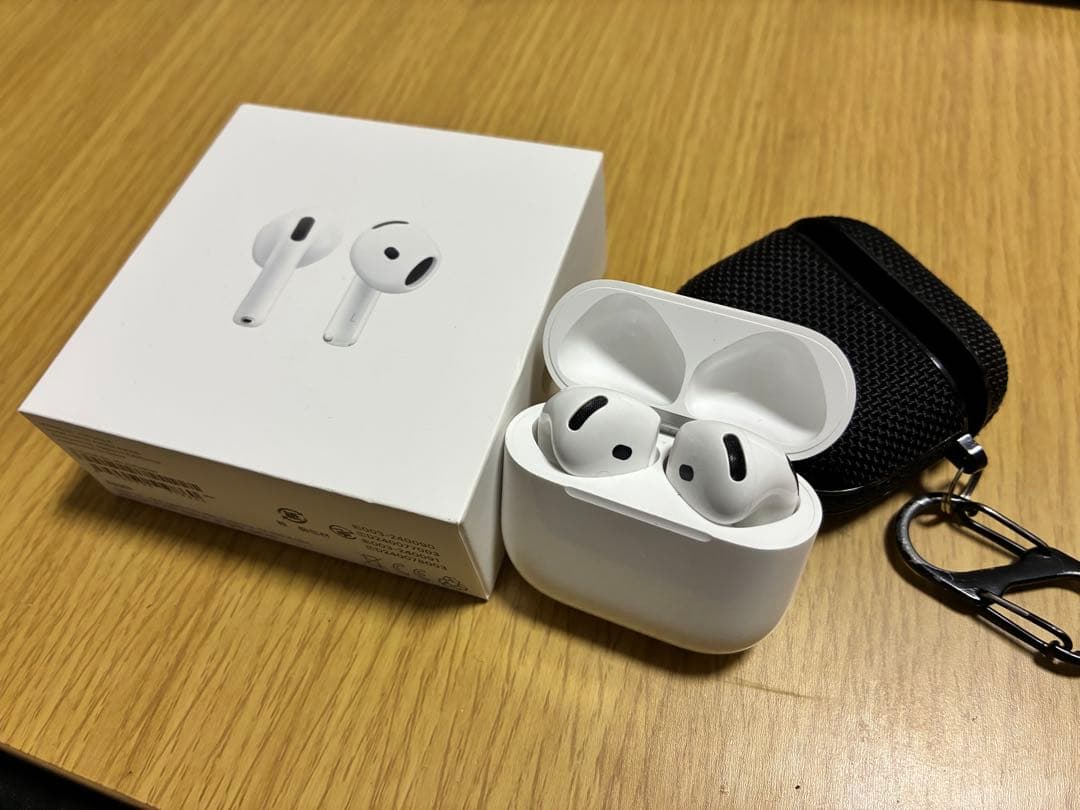 Apple AirPods 4本体 充電ケース付き　ノイズキャンセリング非搭載