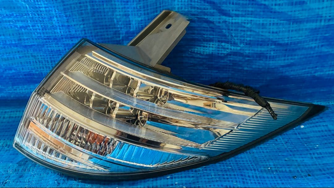 トヨタ エスティマ AHR20W 純正リアテールランプ 4点