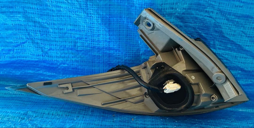 トヨタ エスティマ AHR20W 純正リアテールランプ 4点