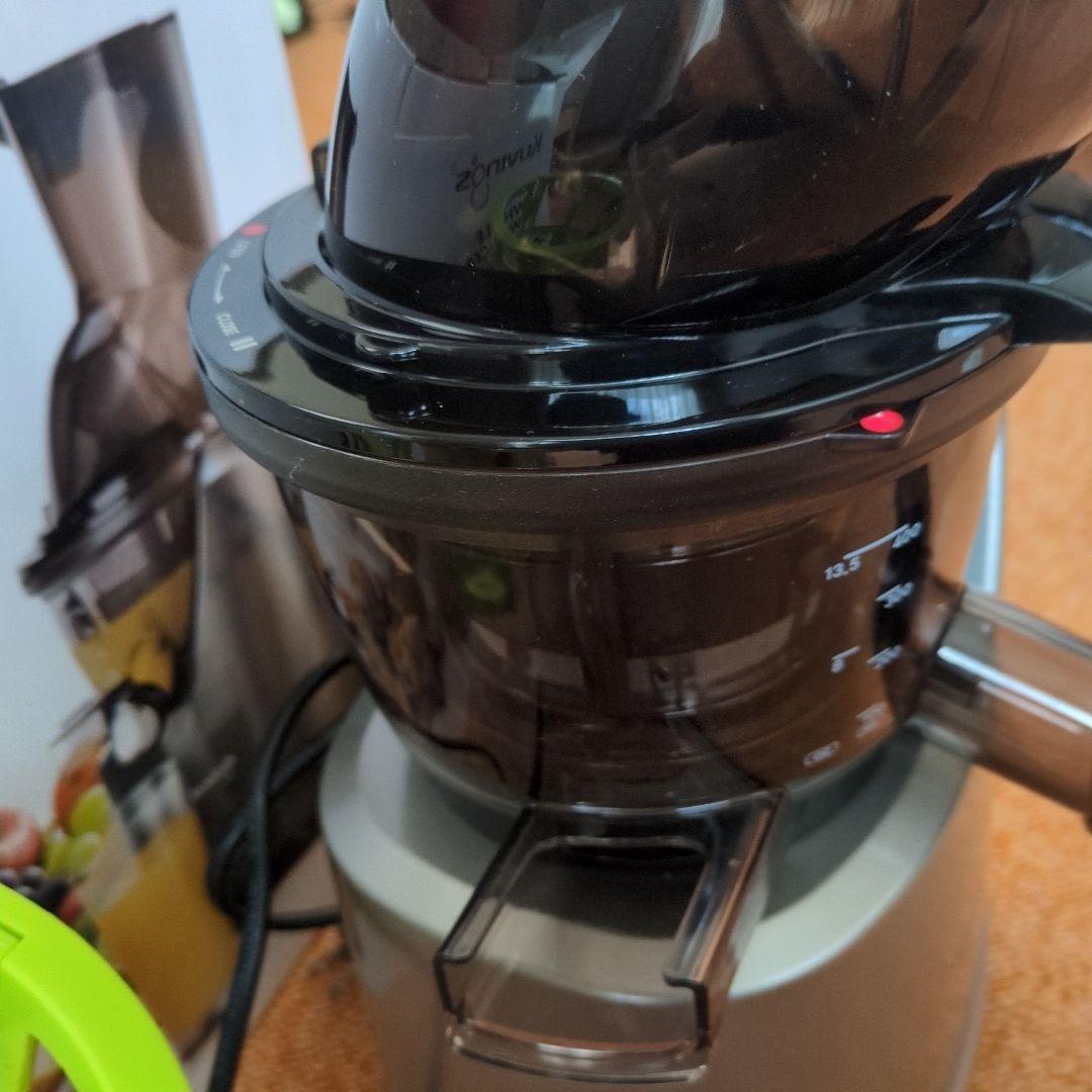 クビンスホールスロージューサーEVO-800VG　　説明書付き　美品❣️