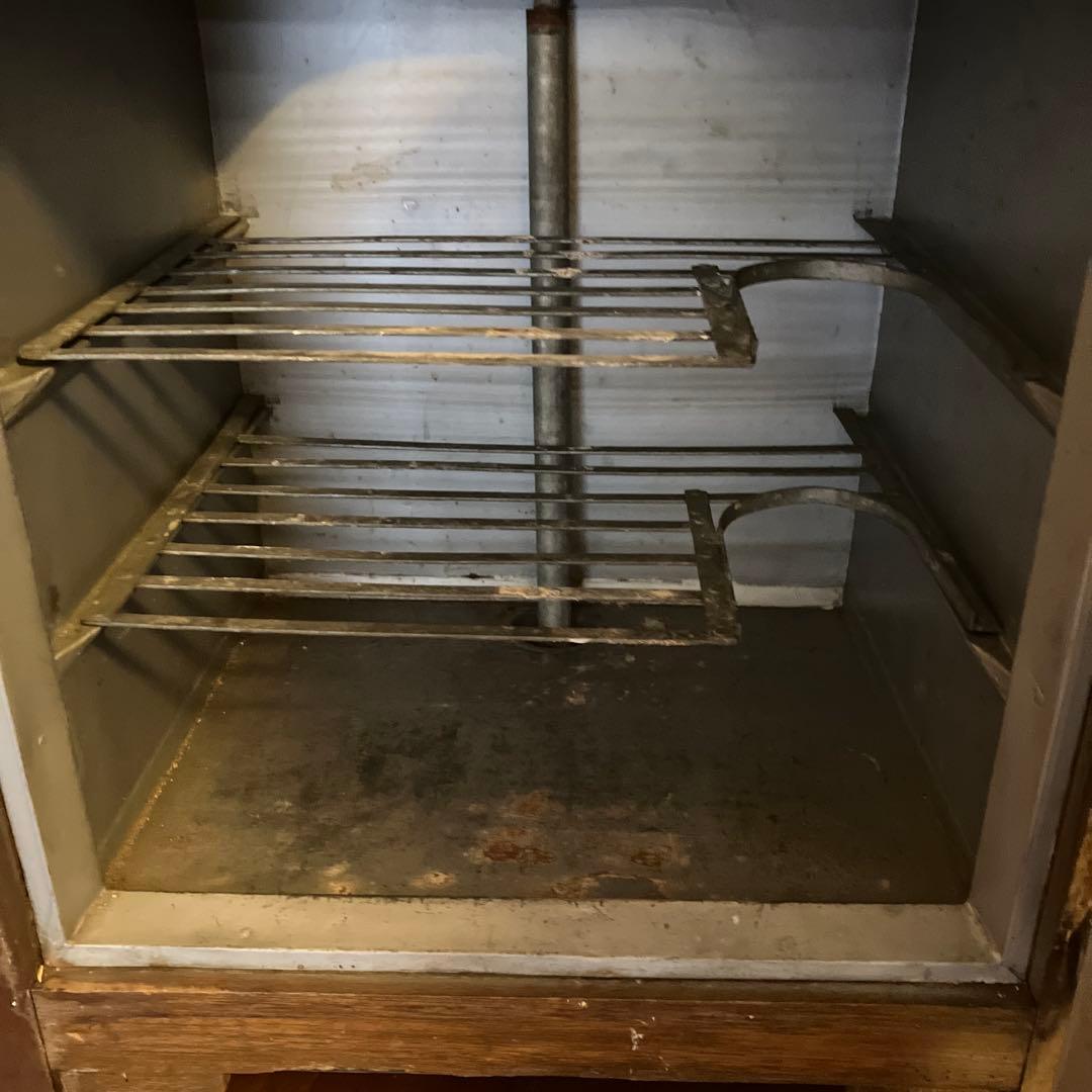 レトロな木製冷蔵庫　シロガネ　松坂屋　ディスプレイ　収納