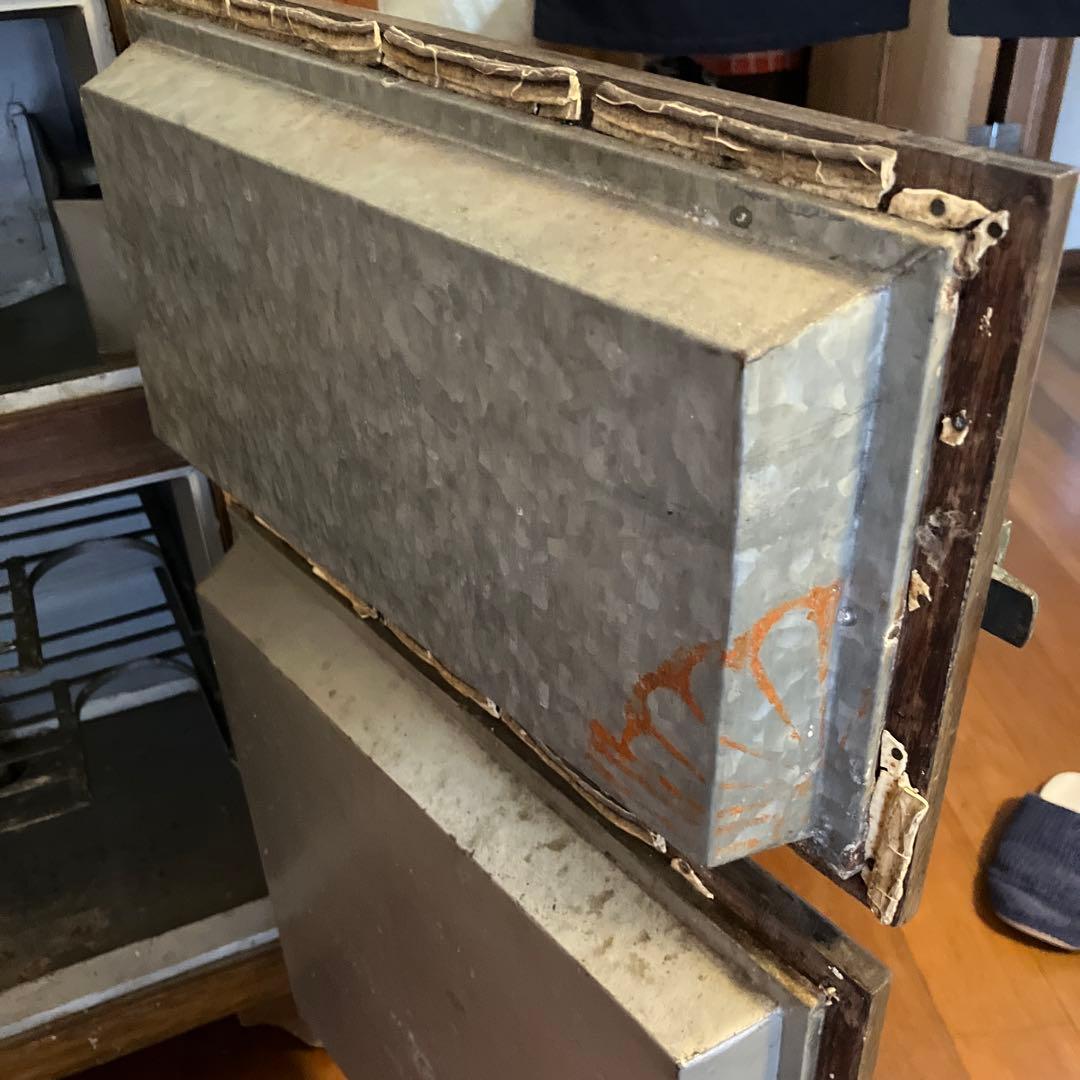 レトロな木製冷蔵庫　シロガネ　松坂屋　ディスプレイ　収納