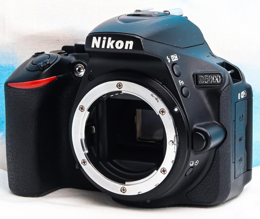 美品 Nikon D5600⭐️WIFI搭載⭐️高性能一眼レフ⭐️初心者おすすめ