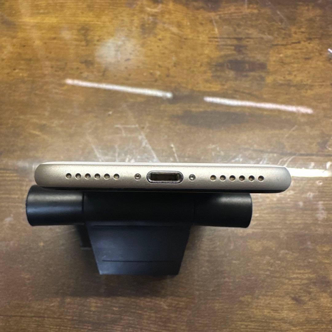 iPhone SE (第3世代) スターライト64GB SIMフリー