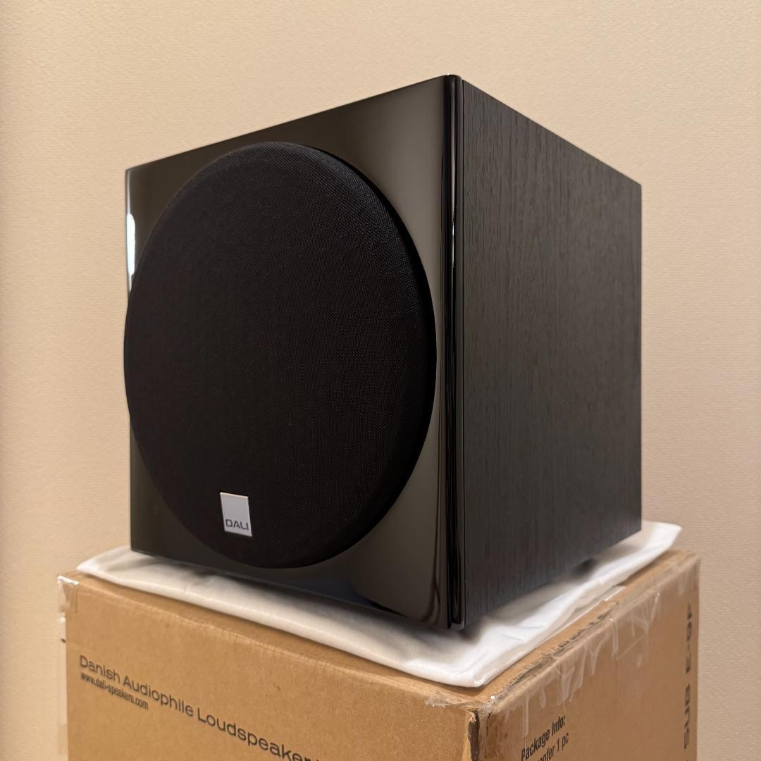 超美品 DALI SUBE9F サブウーファー 別売グリルカバー付属