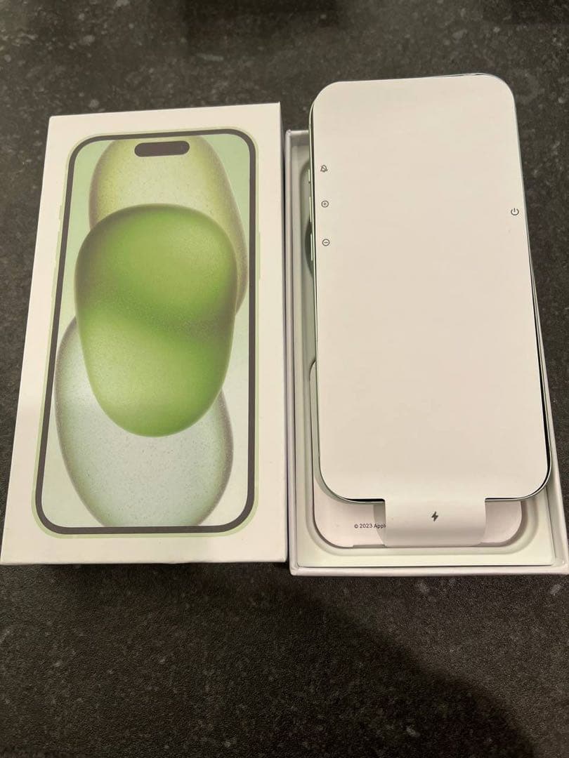 即日発送【美品】Apple iPhone15 256GB グリーン