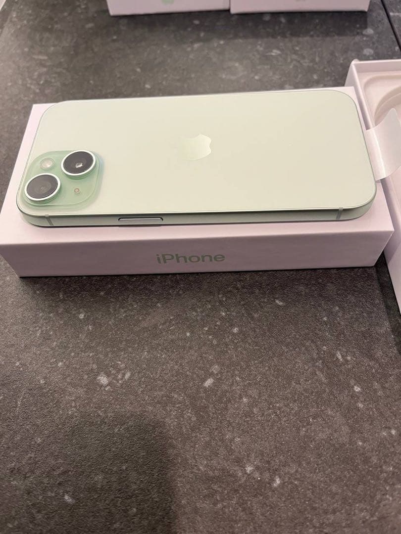 即日発送【美品】Apple iPhone15 256GB グリーン