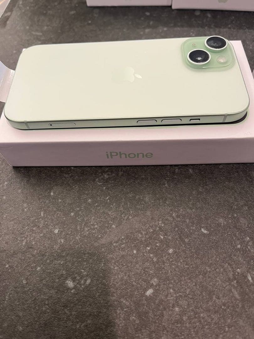 即日発送【美品】Apple iPhone15 256GB グリーン