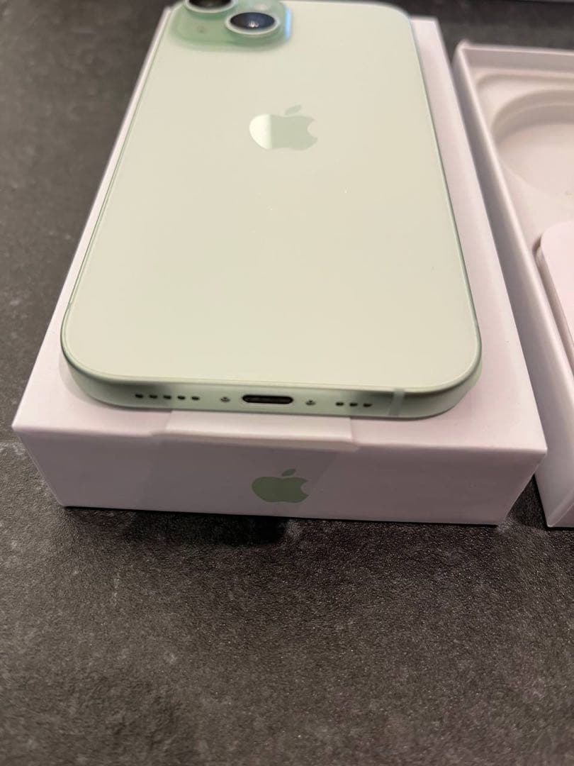 即日発送【美品】Apple iPhone15 256GB グリーン