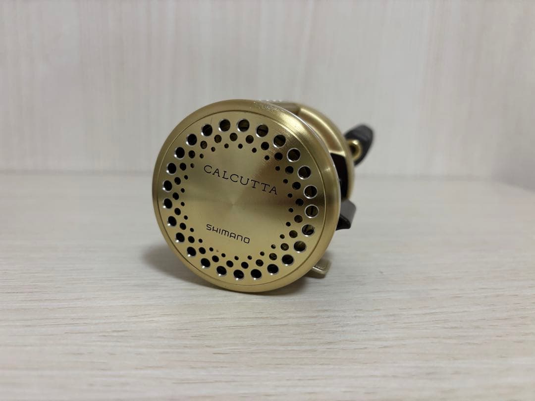 [美品] シマノ CALCUTTA カルカッタ 200XT 右巻き ベイトリール