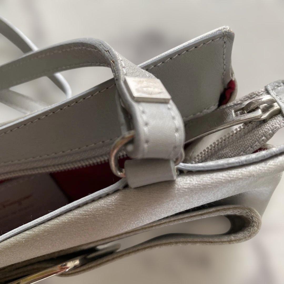 フェラガモ　リボン　ポーチ　ショルダー