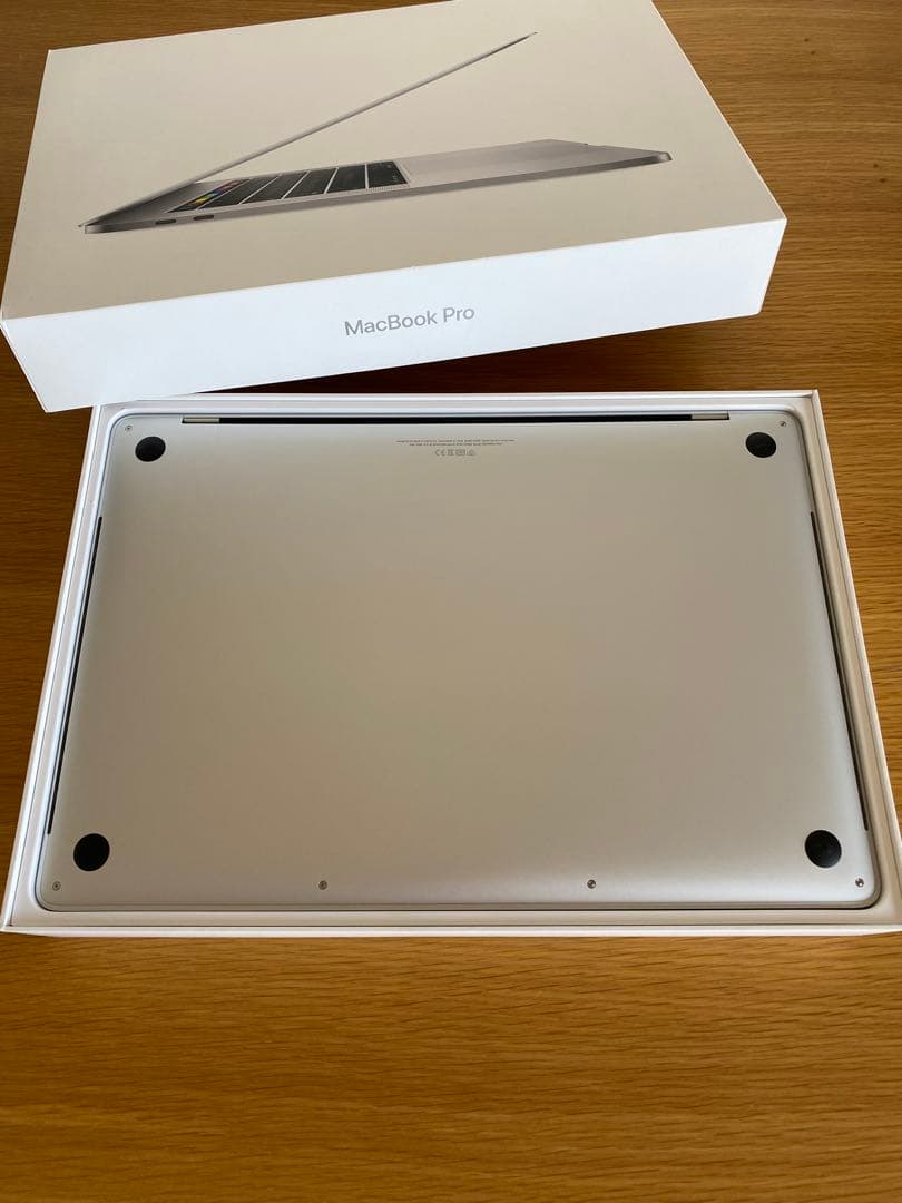 新品に近い　MacBook Pro 2019 美品　MacBook本体