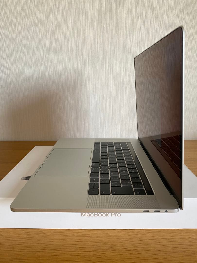 新品に近い　MacBook Pro 2019 美品　MacBook本体