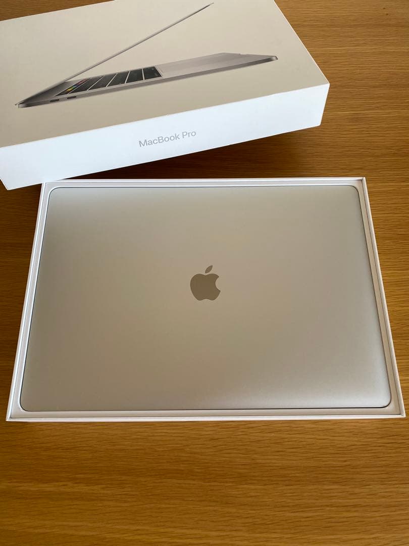 新品に近い　MacBook Pro 2019 美品　MacBook本体