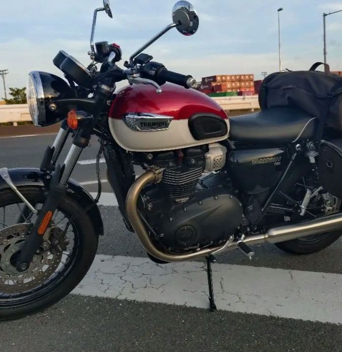 w*r様 TRIUMPH エンジンカバーセット ブラック