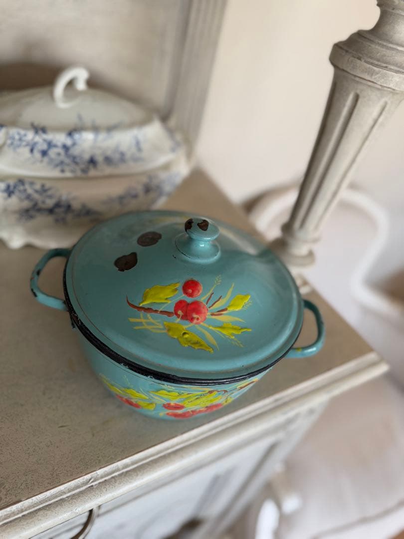 フランスアンティークチェリー柄鮮やかなブルーグリーンのキャセロールスーピエール