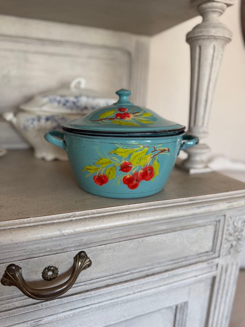 フランスアンティークチェリー柄鮮やかなブルーグリーンのキャセロールスーピエール