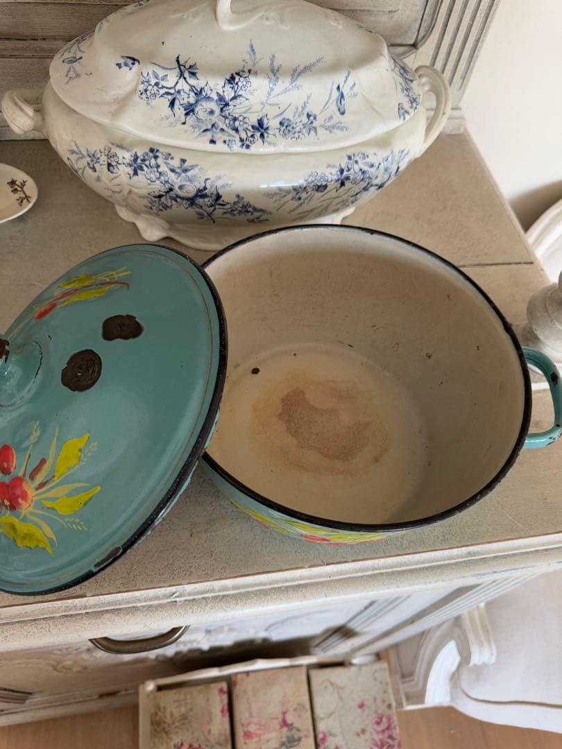 フランスアンティークチェリー柄鮮やかなブルーグリーンのキャセロールスーピエール