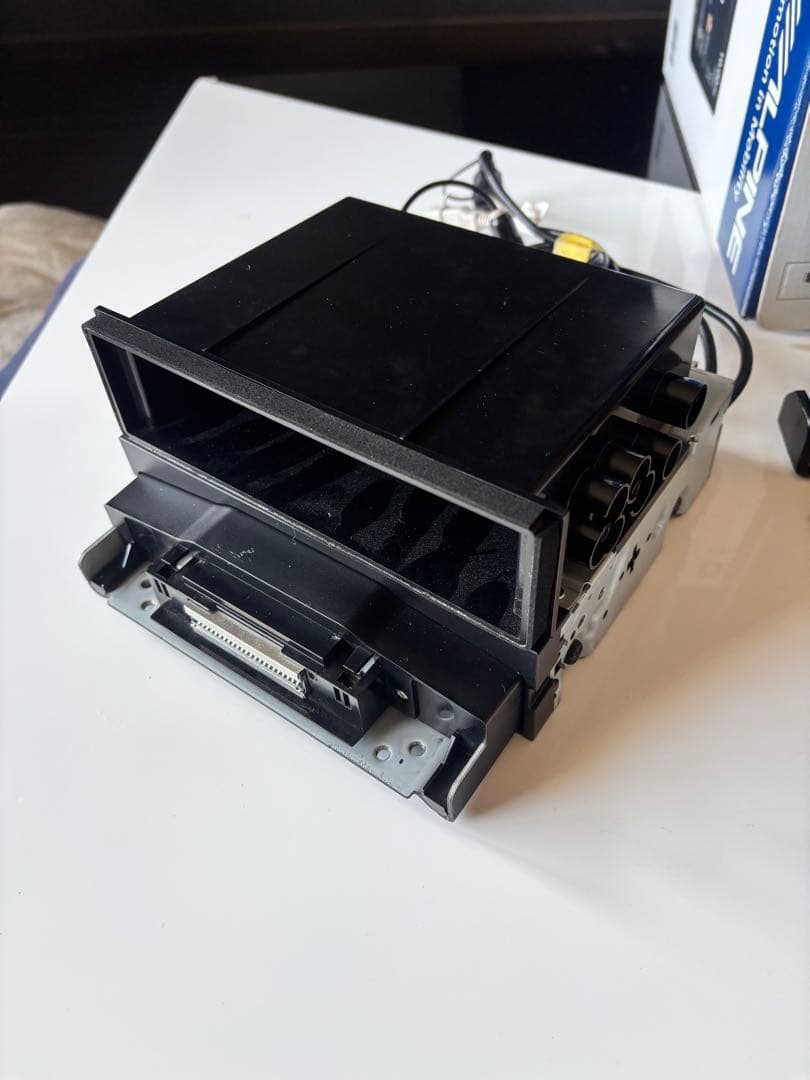 アルパインDAF9Z ディスプレイオーディオ　9インチ　中古