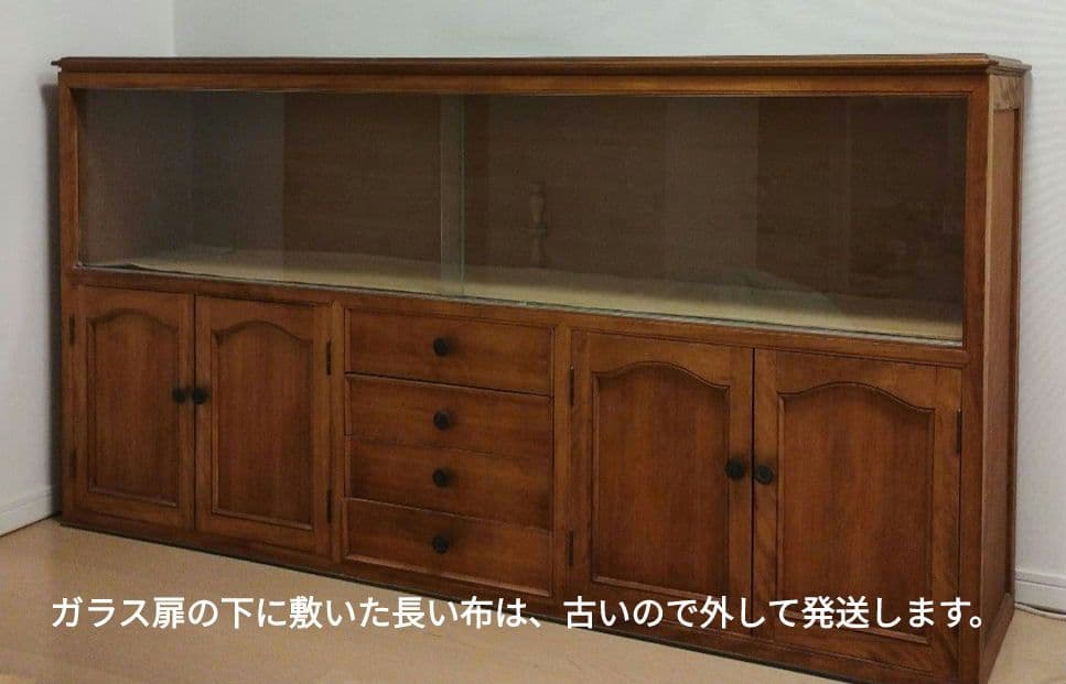 飾り棚・ガラス扉付き木製キャビネット