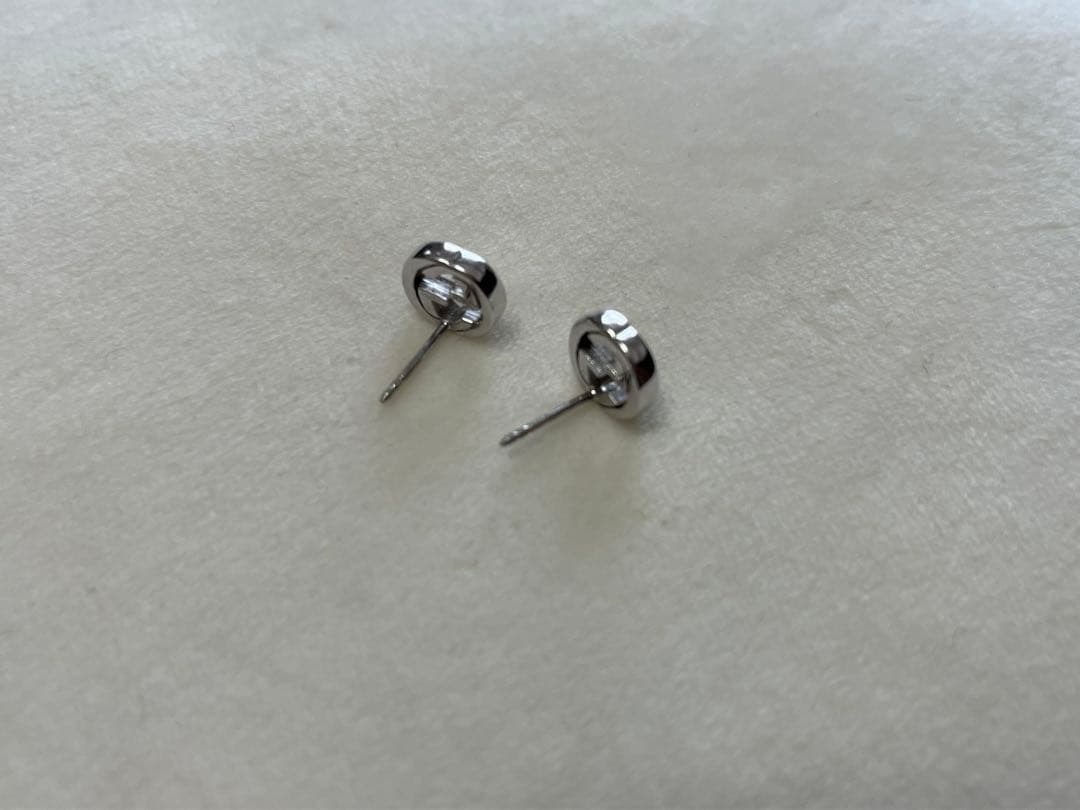 GUCCI スタッズピアス　両耳