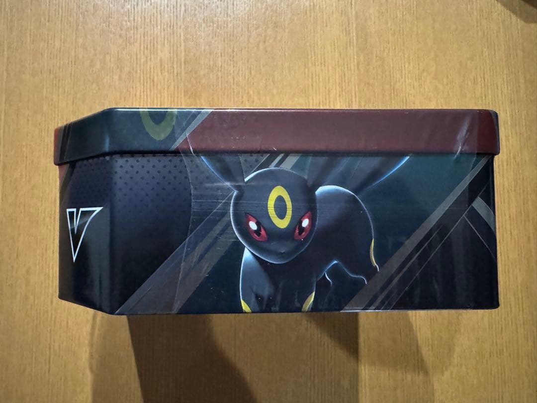 未開封 英語版 ポケモンカード：Vヒーローズ 缶（ブラックキーV）