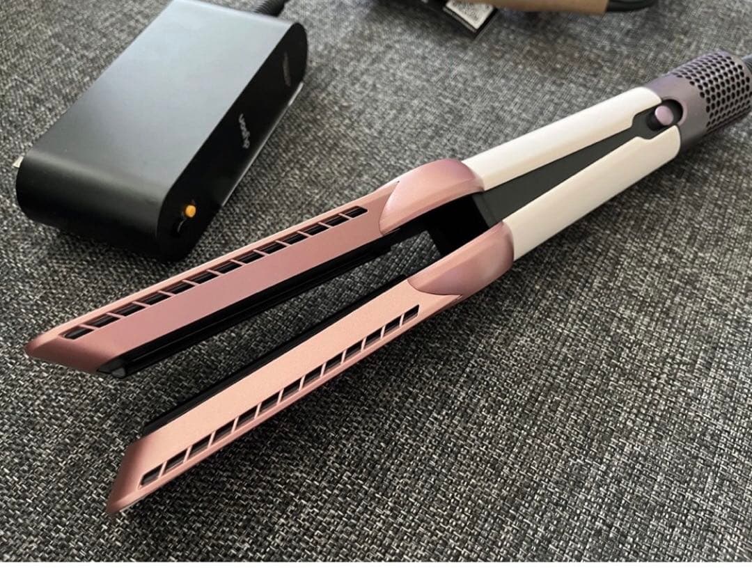 在庫限り　新品未使用　Dyson エアストレート　airstrait HT01