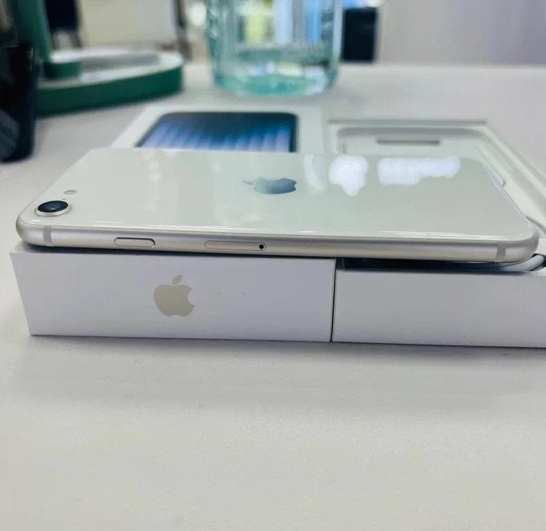 【期間限定／超美品】iPhone SE3 256GB｜SIMフリーホワイトモデル