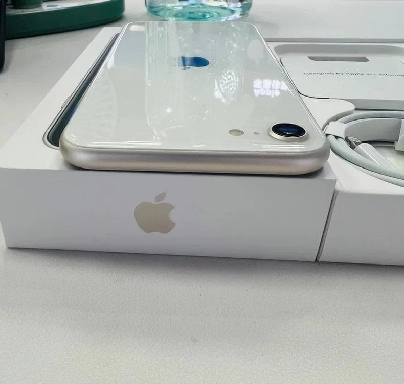 【期間限定／超美品】iPhone SE3 256GB｜SIMフリーホワイトモデル