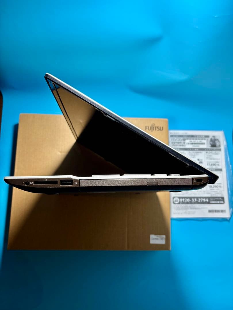 富士通 LIFEBOOK AH56/E2 i7 10510U SSD 2TB