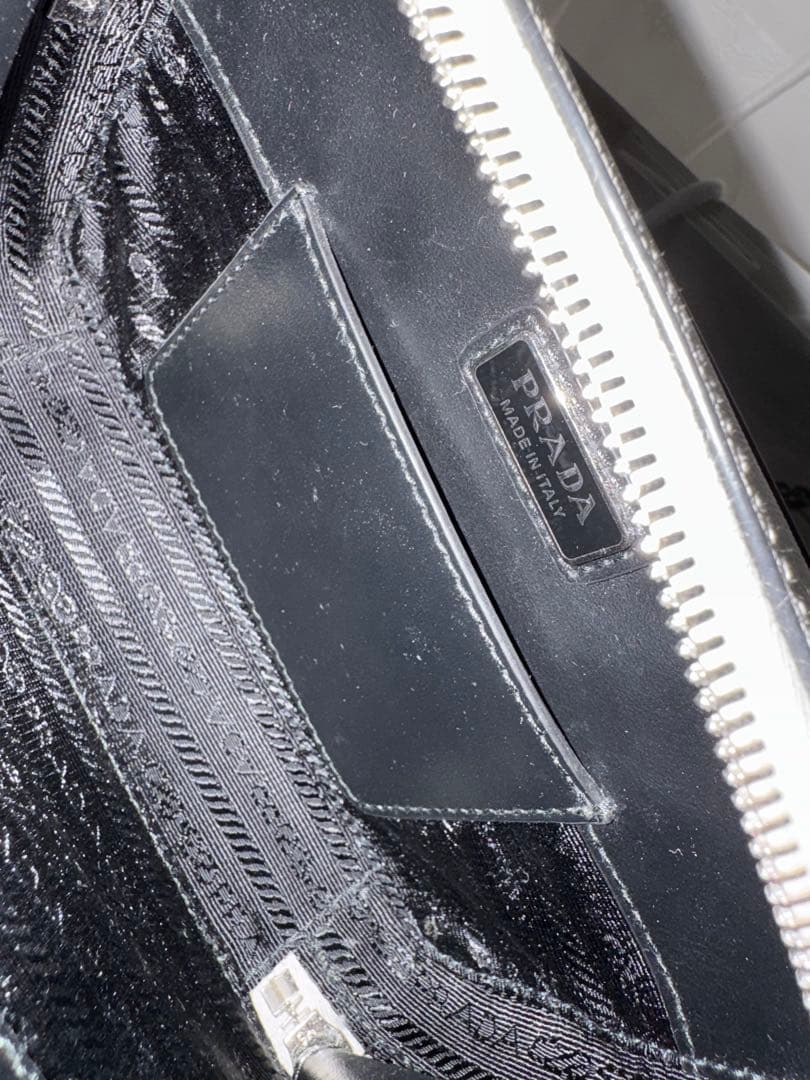 PRADA サフィアーノレザーショルダーバッグ　ホワイト