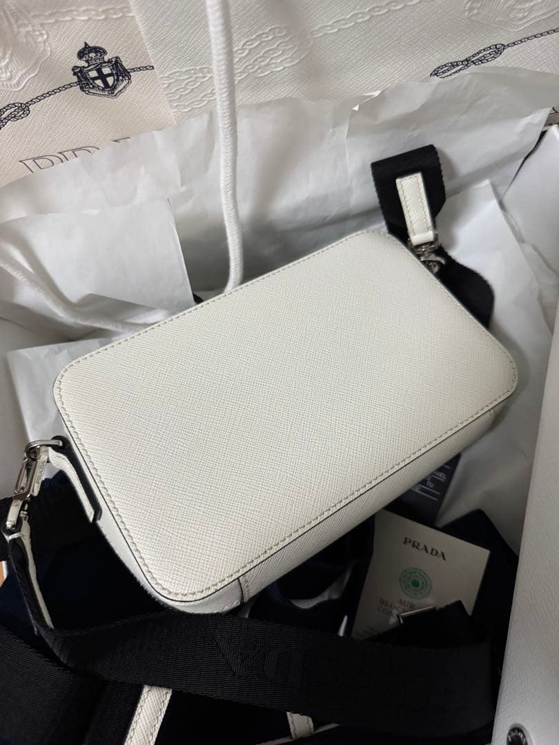 PRADA サフィアーノレザーショルダーバッグ　ホワイト