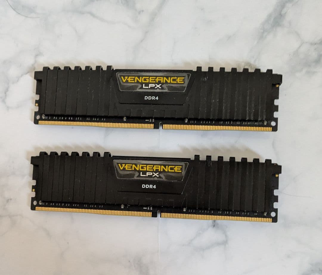 メモリー CORSAIR VENGEANCE LPX DDR4 16GB 3000MHz