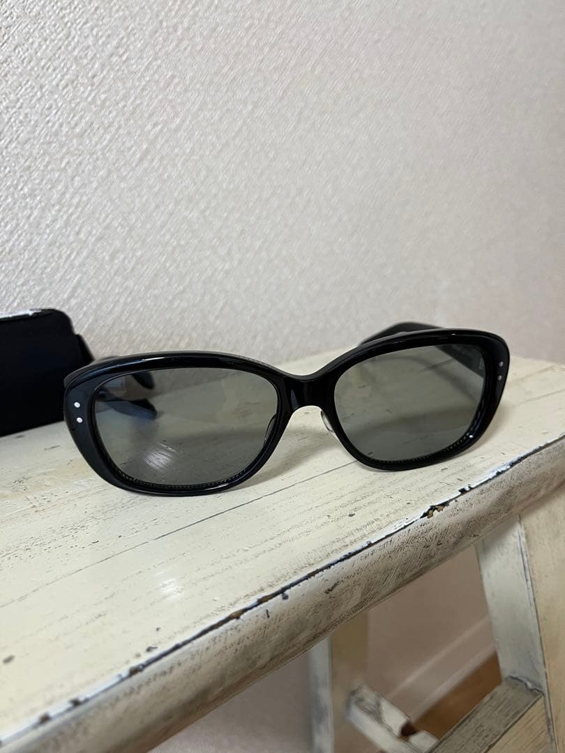 Stussy NAOMI ブラックサングラス