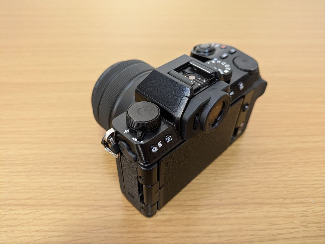 【中古】フジフィルム　X-S10　レンズ(XC15-45mm)付き