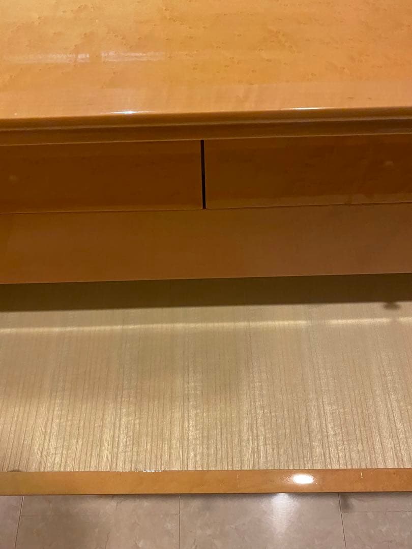 明るい木目の4段チェスト