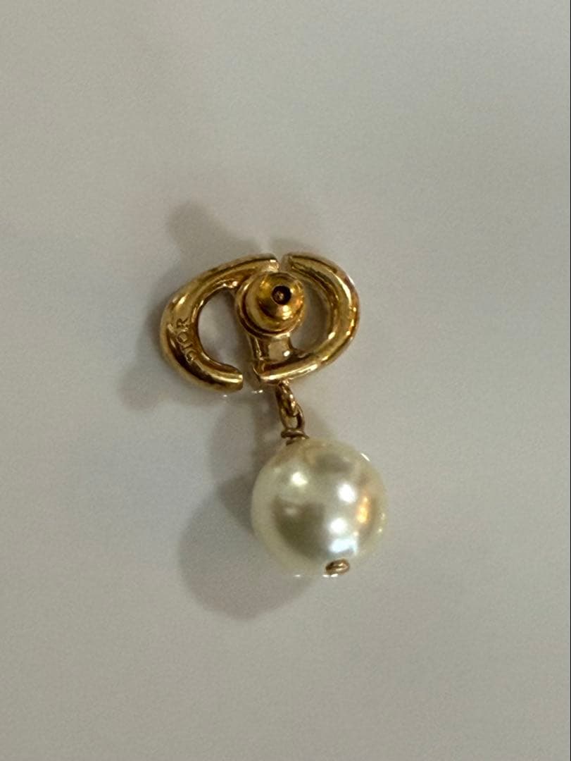 Dior ゴールドロゴピアス パール付き　クリスチャンディオール　ピアス　片方