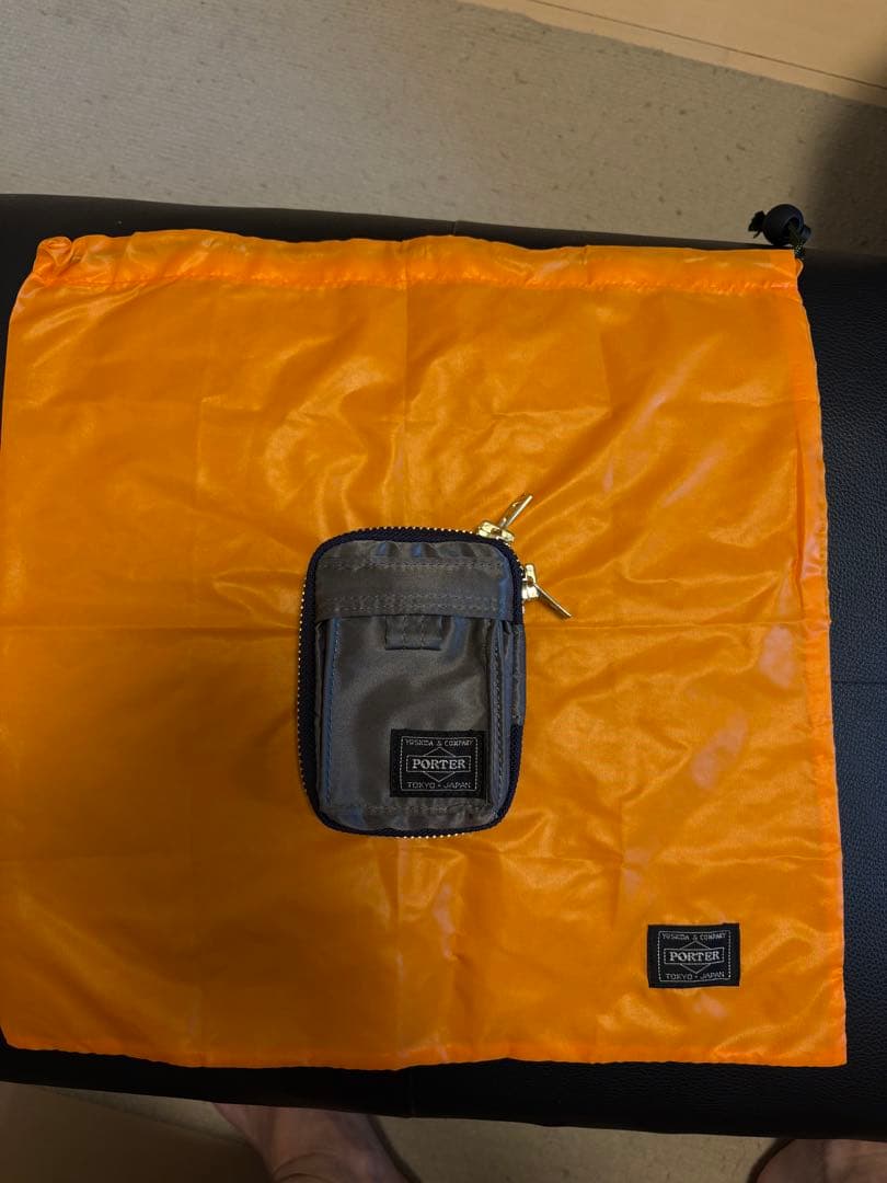 【新品同様定価以下】タンカーキーケース シルバーグレー