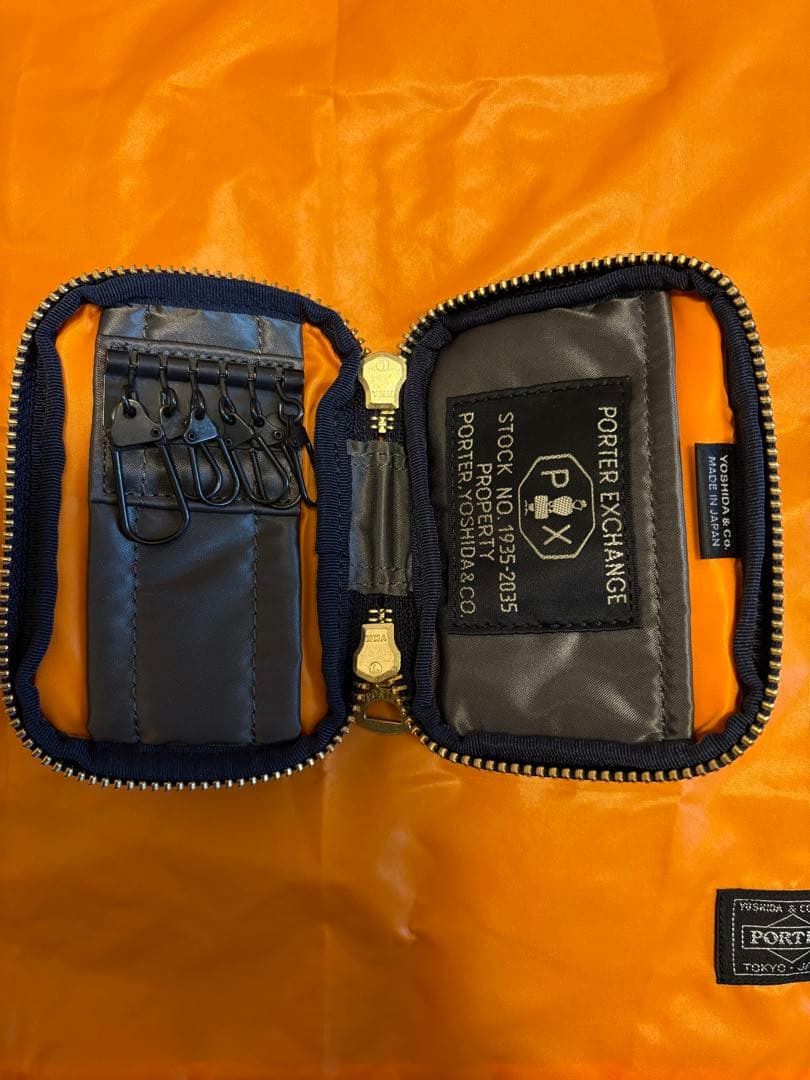 【新品同様定価以下】タンカーキーケース シルバーグレー