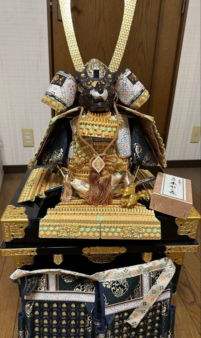 五月人形 豪華な兜と武具付き　子供の日　男の子