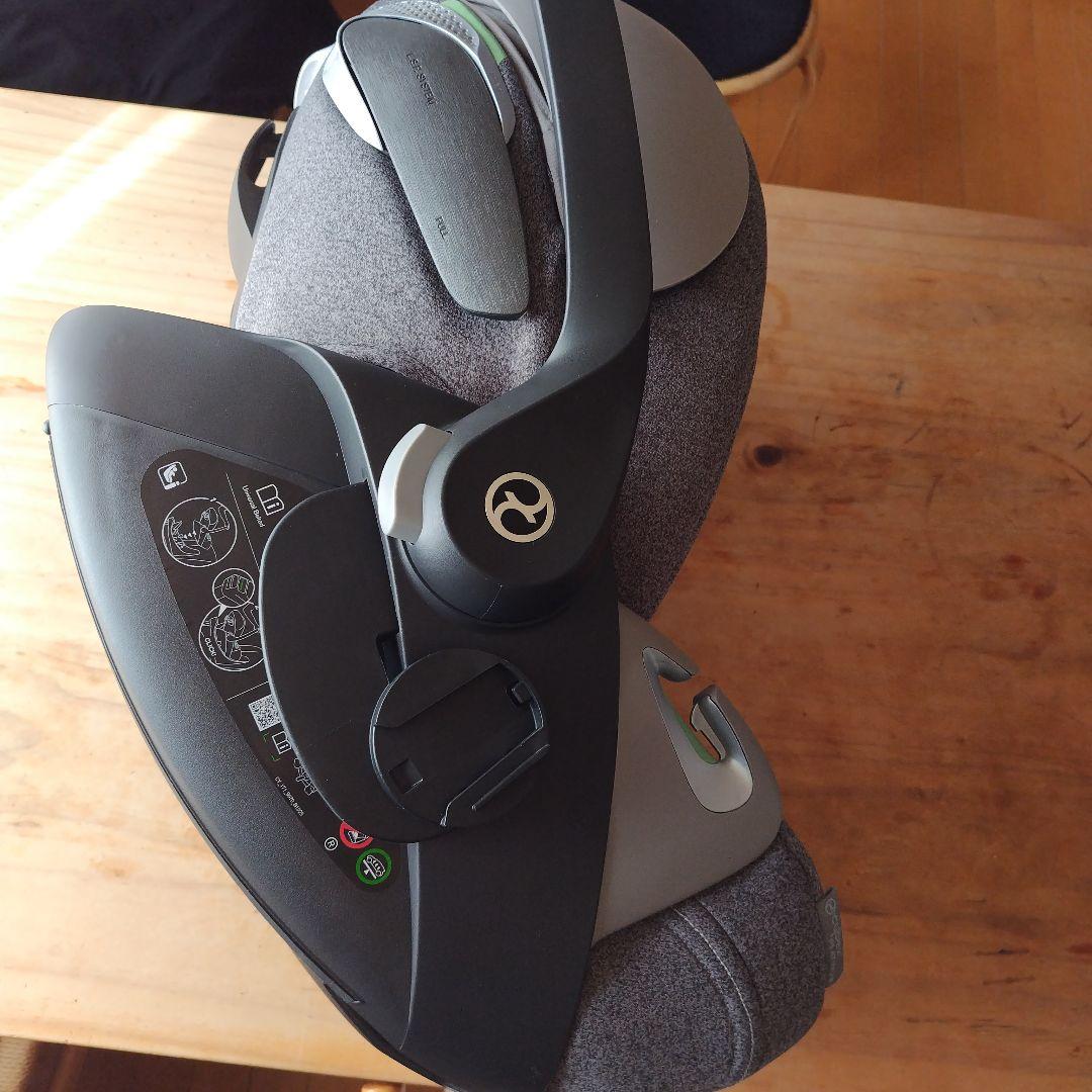 cybex プラチナム グレー チャイルドシート　未使用に近い