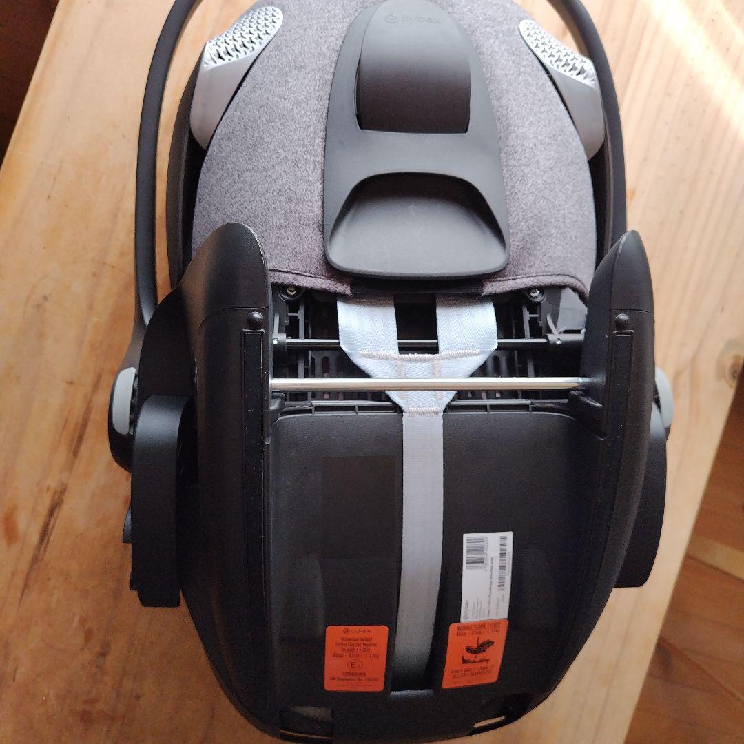 cybex プラチナム グレー チャイルドシート　未使用に近い