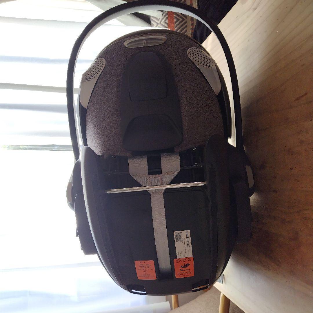 cybex プラチナム グレー チャイルドシート　未使用に近い