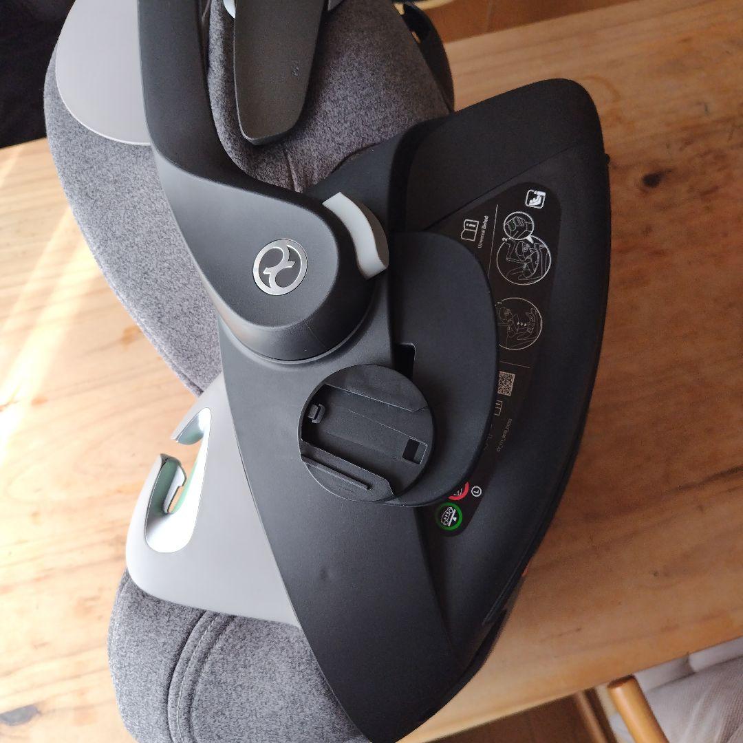 cybex プラチナム グレー チャイルドシート　未使用に近い