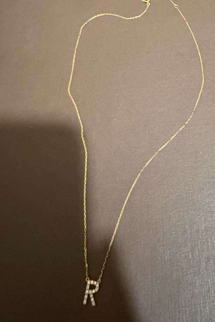 試着のみ　アーカー　イニシャルネックレスR