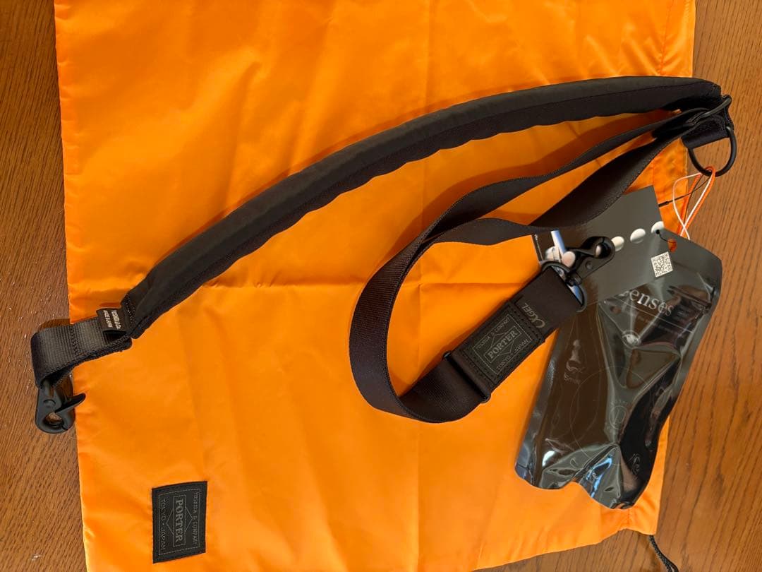 YOSHIDA & CO. ブラックショルダーストラップ