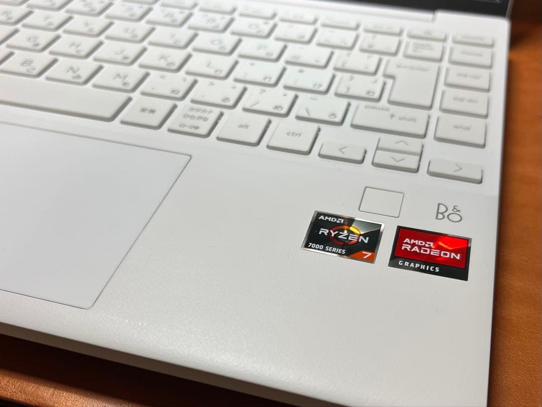 HP Pavilion 13インチ ホワイトノートPC