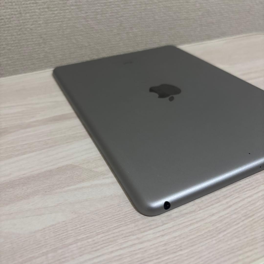 Apple iPad 第5世代　スペースグレー Wi-Fiモデル